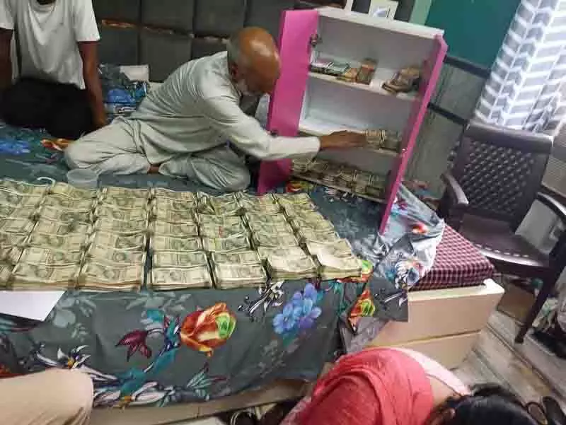 Paonta Sahib में ड्रग तस्कर की 1.34 करोड़ रुपये की संपत्ति जब्त Paonta Sahib में ड्रग तस्कर की 1.34 करोड़ रुपये की संपत्ति जब्त