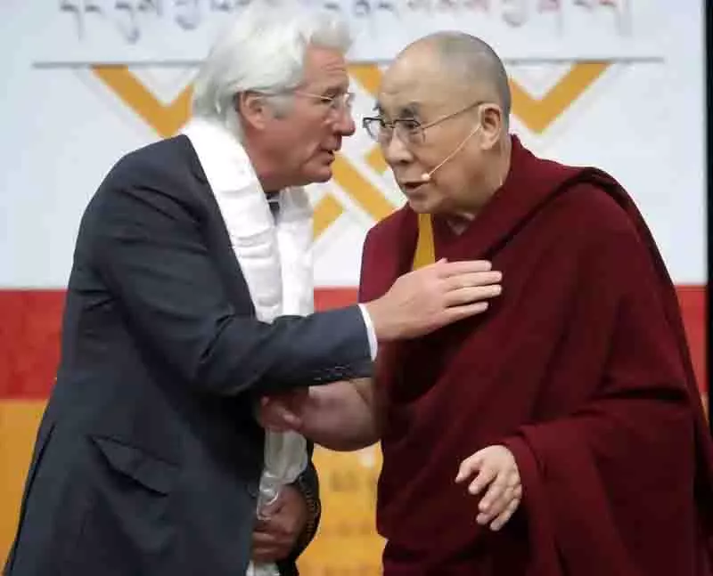 रिचर्ड गेरे ने नई डॉक्यूमेंट्री में Dalai Lama की करुणा की विरासत पर प्रकाश डाला रिचर्ड गेरे ने नई डॉक्यूमेंट्री में Dalai Lama की करुणा की विरासत पर प्रकाश डाला