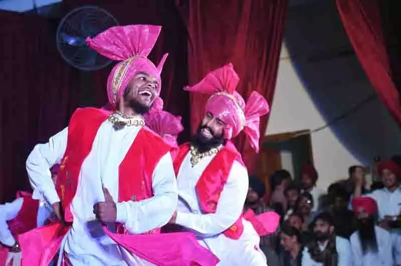 Ludhiana: पंजाबी संस्कृति के जश्न के साथ क्षेत्रीय युवा महोत्सव का समापन Ludhiana: पंजाबी संस्कृति के जश्न के साथ क्षेत्रीय युवा महोत्सव का समापन