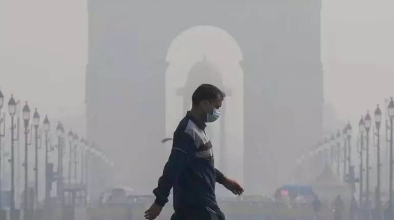 Delhi में 2-3 दिनों में हो सकती है कृत्रिम बारिश, शहर की हवा हुई जहरीली Delhi में 2-3 दिनों में हो सकती है कृत्रिम बारिश, शहर की हवा हुई जहरीली