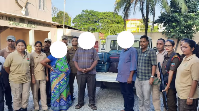 Assam : बारपेटा रेलवे स्टेशन पर 220 किलोग्राम से अधिक पैंगोलिन के स्केल जब्त, तीन गिरफ्तार Assam : बारपेटा रेलवे स्टेशन पर 220 किलोग्राम से अधिक पैंगोलिन के स्केल जब्त, तीन गिरफ्तार