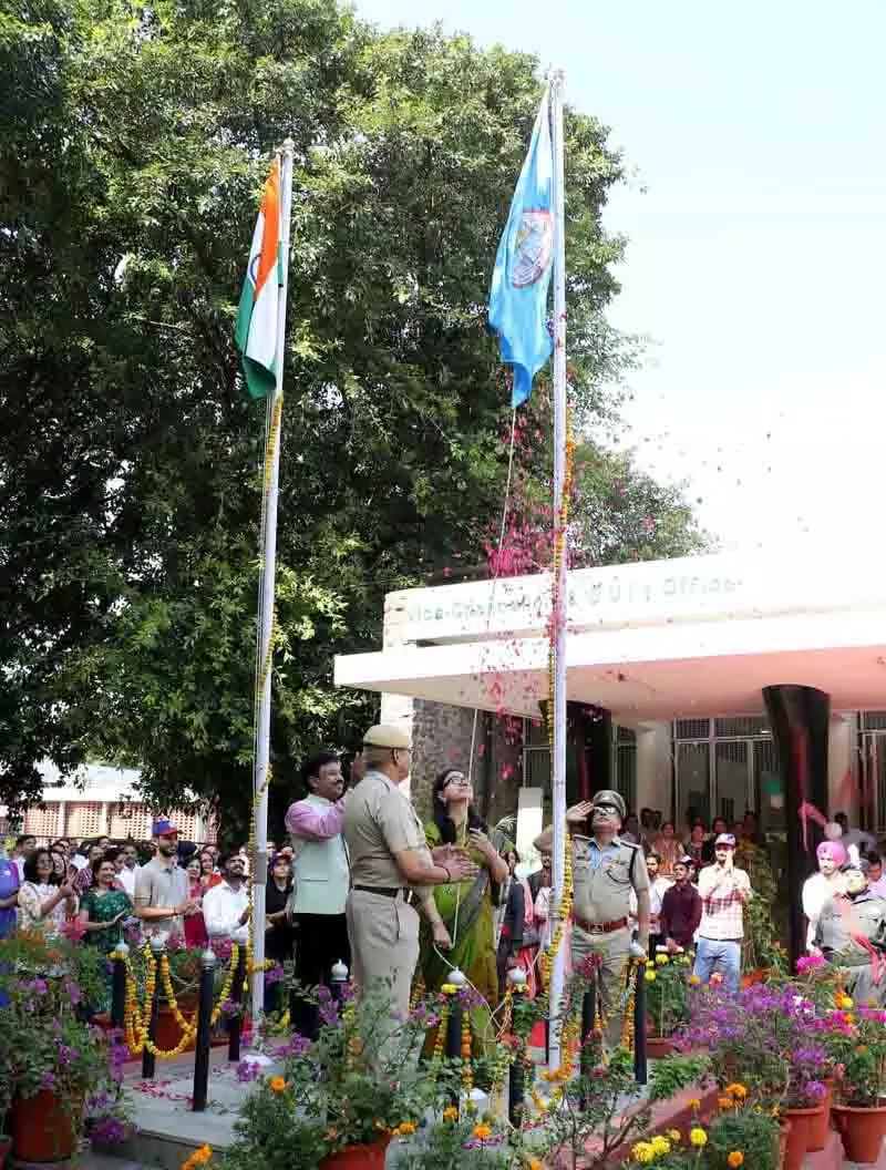 Panjab University ने अपनी स्थापना और समाज सेवा के 143 वर्ष पूरे होने का जश्न मनाया Panjab University ने अपनी स्थापना और समाज सेवा के 143 वर्ष पूरे होने का जश्न मनाया