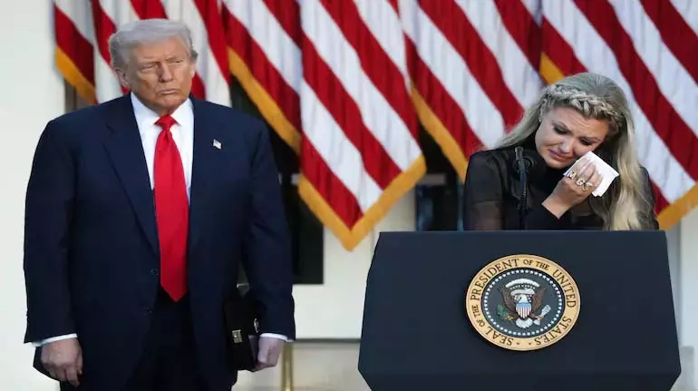 Trump ने दिवंगत चार्ली किर्क को मेडल ऑफ फ्रीडम प्रदान किया, पत्नी एरिका भावुक Trump ने दिवंगत चार्ली किर्क को मेडल ऑफ फ्रीडम प्रदान किया, पत्नी एरिका भावुक