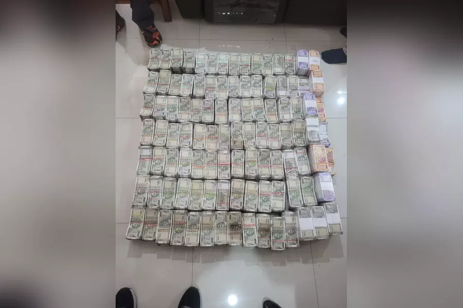 CBI ने कार्यकारी निदेशक को रिश्वत लेते रंगे हाथ पकड़ा, 2.62 करोड़ रुपए बरामद CBI ने कार्यकारी निदेशक को रिश्वत लेते रंगे हाथ पकड़ा, 2.62 करोड़ रुपए बरामद