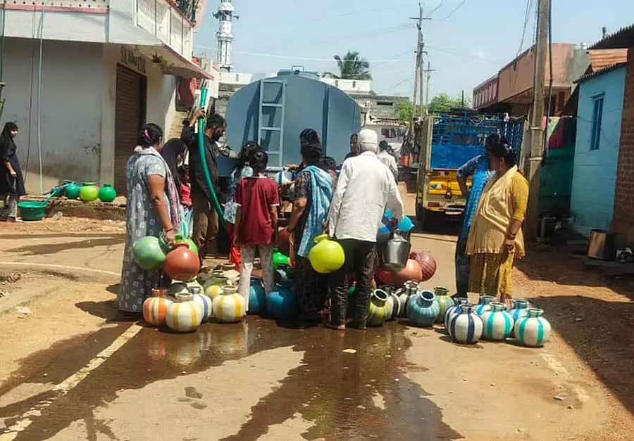 बारिश के मौसम में पीने के पानी की समस्या: टैंकरों से अपील बारिश के मौसम में पीने के पानी की समस्या: टैंकरों से अपील