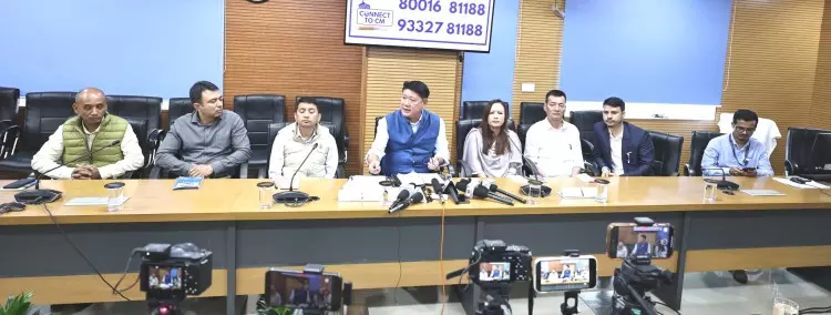 Sikkim : सीएम से जुड़ें’ हेल्पलाइन साल भर चालू रहेगी Sikkim : सीएम से जुड़ें’ हेल्पलाइन साल भर चालू रहेगी