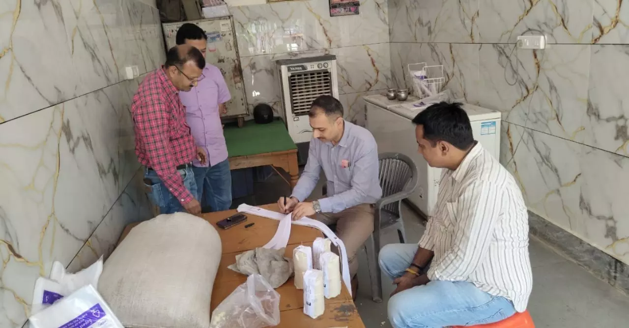 Jaipur: मिलावट पर वार अभियान के तहत सख्त कार्रवाई जारी Jaipur: मिलावट पर वार अभियान के तहत सख्त कार्रवाई जारी