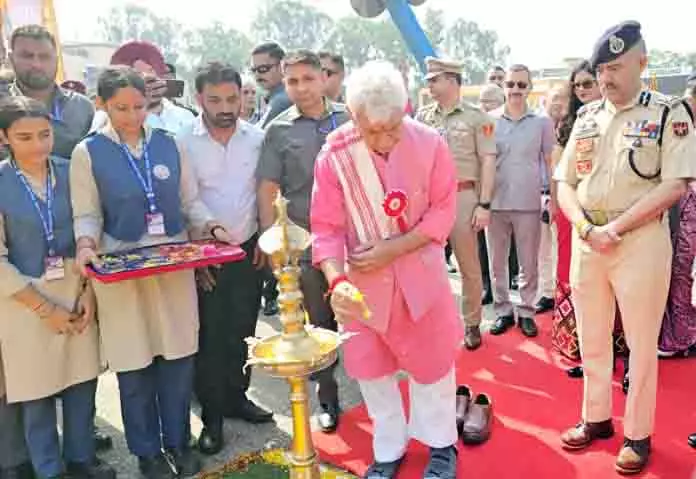 उपराज्यपाल ने J&K Police के दिवाली मेले का उद्घाटन किया उपराज्यपाल ने J&K Police के दिवाली मेले का उद्घाटन किया