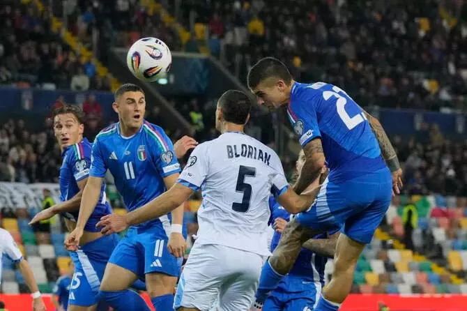 कड़े सुरक्षा बंदोबस्त के बीच इटली ने इज़राइल को World Cup क्वालिफ़ायर में 3-0 से हराया कड़े सुरक्षा बंदोबस्त के बीच इटली ने इज़राइल को World Cup क्वालिफ़ायर में 3-0 से हराया