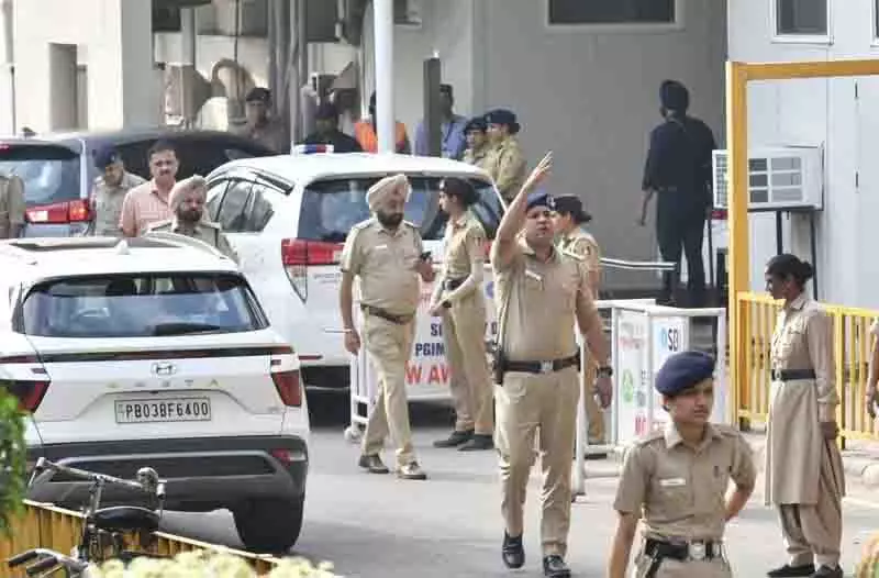 IPS अधिकारी वाई पूरन कुमार के शव का चंडीगढ़ PGI में पोस्टमार्टम किया गया IPS अधिकारी वाई पूरन कुमार के शव का चंडीगढ़ PGI में पोस्टमार्टम किया गया