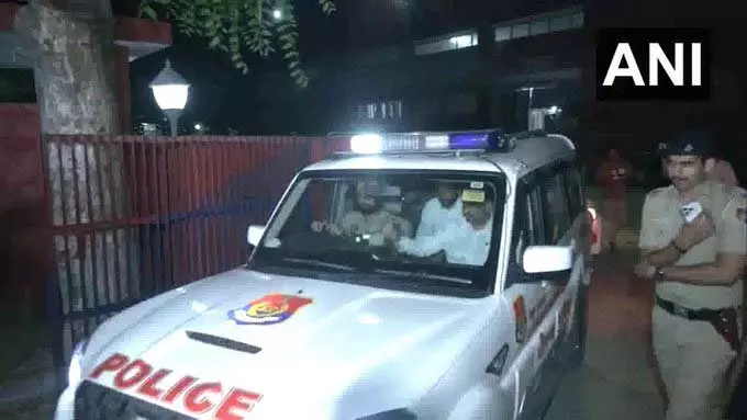 रूपनगर पुलिस ने फर्जी नामांकन मामले में नवनीत चतुर्वेदी को किया गिरफ्तार रूपनगर पुलिस ने फर्जी नामांकन मामले में नवनीत चतुर्वेदी को किया गिरफ्तार