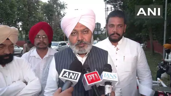 AAP प्रतिनिधिमंडल ने राज्यपाल से SC/ST के खिलाफ अत्याचार पर की चर्चा AAP प्रतिनिधिमंडल ने राज्यपाल से SC/ST के खिलाफ अत्याचार पर की चर्चा