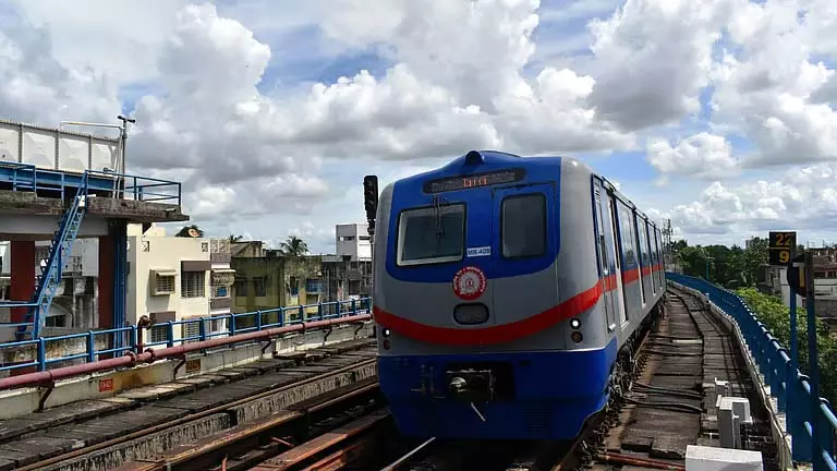 लंबे समय तक बंद रहने के बाद Dum Dum से मैदान तक मेट्रो सेवा बहाल लंबे समय तक बंद रहने के बाद Dum Dum से मैदान तक मेट्रो सेवा बहाल
