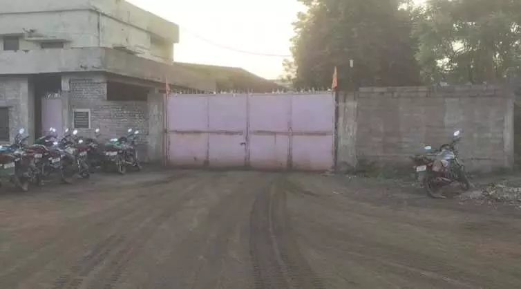 धरसींवा उरला-बोरझरा में सपना स्टील फैक्ट्री हादसा, मजदूर घायल धरसींवा उरला-बोरझरा में सपना स्टील फैक्ट्री हादसा, मजदूर घायल
