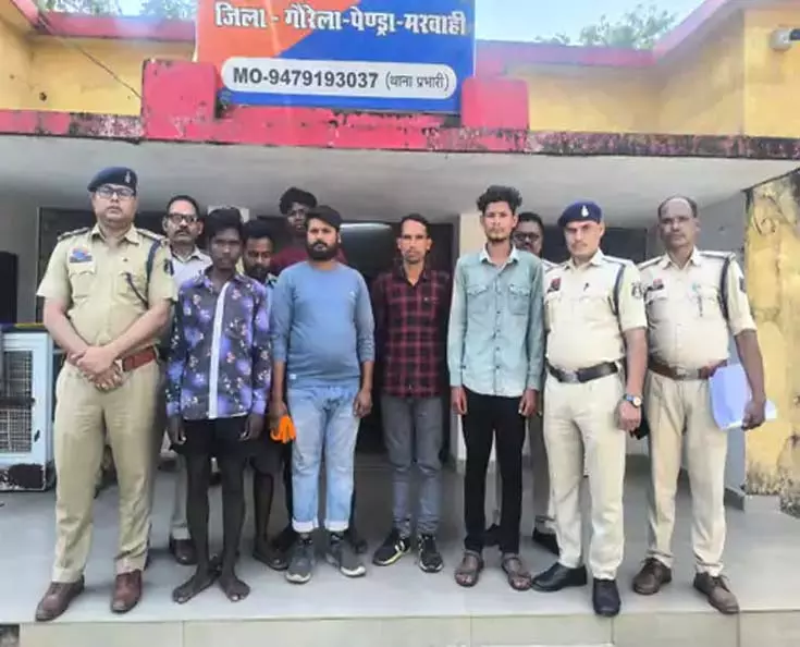CG: अंतरराज्यीय गौवंश तस्करी गिरोह का भंडाफोड़, 6 आरोपी गिरफ्तार CG: अंतरराज्यीय गौवंश तस्करी गिरोह का भंडाफोड़, 6 आरोपी गिरफ्तार
