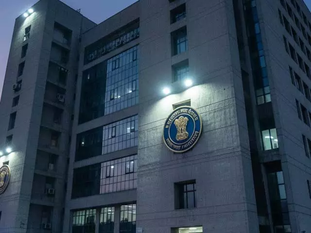 CGST अधीक्षक 50 लाख की रिश्वत लेते रंगेहाथ गिरफ्तार CGST अधीक्षक 50 लाख की रिश्वत लेते रंगेहाथ गिरफ्तार
