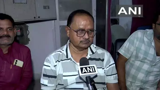 विधायक गोपाल मंडल ने CM आवास पर चार घंटे धरना दिया, मिलने की मांग की विधायक गोपाल मंडल ने CM आवास पर चार घंटे धरना दिया, मिलने की मांग की