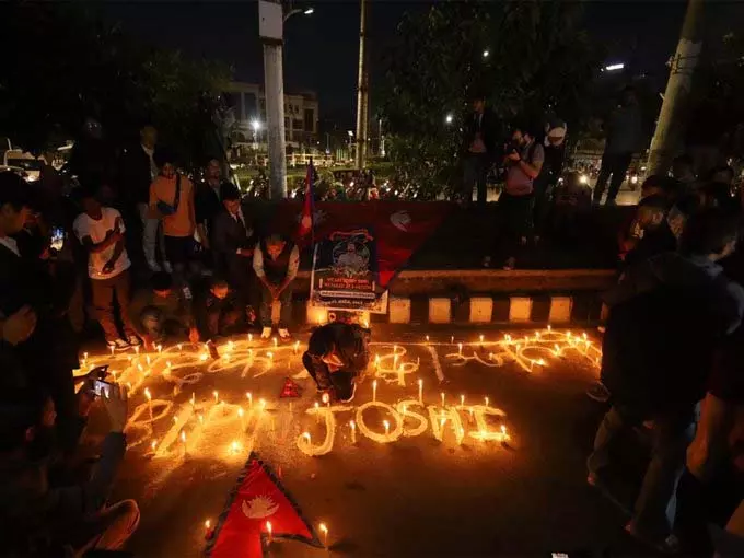 कैंडललाइट vigil, हामास हिरासत में छात्र की मौत पर शोक कैंडललाइट vigil, हामास हिरासत में छात्र की मौत पर शोक