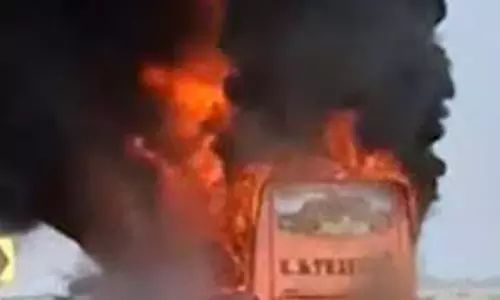 बस में पटाखे थे, आग फिर विस्फोट से 20 यात्रियों की मौत पर पुलिस का बयान