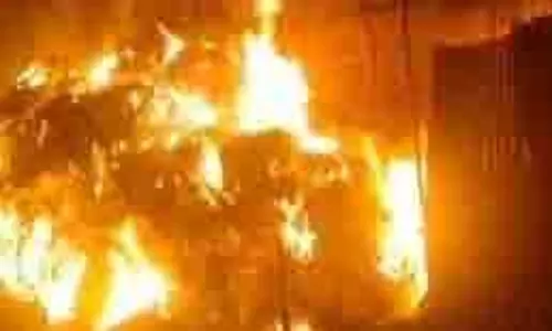 Bangladesh:रसायन गोदाम और कपड़ा कारखाने में लगी भयंकर आग, नौ लोगों की मौत Bangladesh:रसायन गोदाम और कपड़ा कारखाने में लगी भयंकर आग, नौ लोगों की मौत