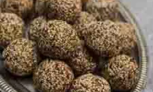 Chia Seed Laddu : मिनटों में बनाए हेल्दी और टेस्टी चिया सीड लड्डू Chia Seed Laddu : मिनटों में बनाए हेल्दी और टेस्टी चिया सीड लड्डू