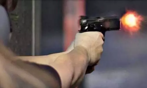 शराब दुकान में फायरिंग, उधारी नहीं देने पर नशेड़ी ने फैलाई दहशत