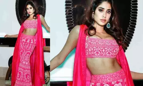 Diwali 2025 Outfit Ideas: इस दिवाली ट्राई करें कुछ खास आउटफिट, लहंगे को भी दे सकती हैं नया रूप Diwali 2025 Outfit Ideas: इस दिवाली ट्राई करें कुछ खास आउटफिट, लहंगे को भी दे सकती हैं नया रूप