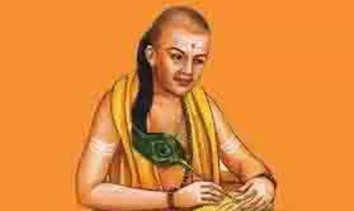 Chanakya Niti: एक आदत साबित होगी धन और सफलता की चाबी, छोटी उम्र में ही बदल जाएगी तकदीर Chanakya Niti: एक आदत साबित होगी धन और सफलता की चाबी, छोटी उम्र में ही बदल जाएगी तकदीर