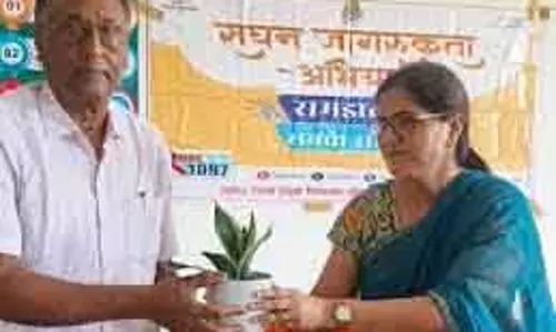 सकीना ने श्रीनगर में एचआईवी/एड्स जागरूकता पर रेड रन 2025 को हरी झंडी दिखाई सकीना ने श्रीनगर में एचआईवी/एड्स जागरूकता पर रेड रन 2025 को हरी झंडी दिखाई