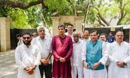 ओवैस अली भट ने एलजी सिन्हा से की मुलाकात