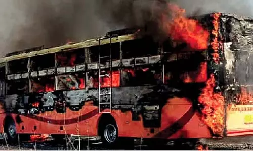 Rajasthan बस में आग लगने से 20 लोगों की जलकर मौत Rajasthan बस में आग लगने से 20 लोगों की जलकर मौत