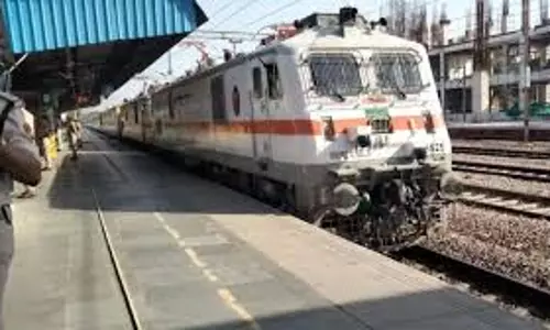 Faridabad: संदिग्ध गतिविधियों की सूचना पर रेलवे स्टेशन में तलाशी अभियान