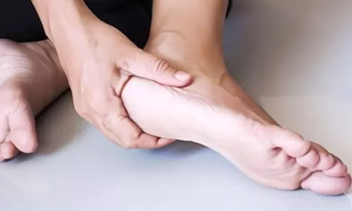 पैरों में दिखते हैं खराब ब्लड सर्कुलेशन के संकेत, जानिए कैसे पहचानें पैरों में दिखते हैं खराब ब्लड सर्कुलेशन के संकेत, जानिए कैसे पहचानें