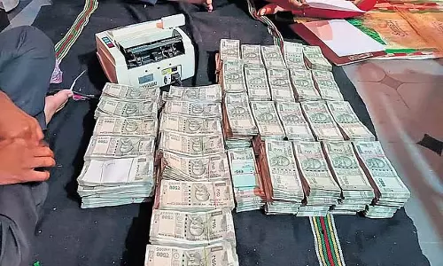 लोकायुक्त का छापा-राज्यभर में 12 अफसरों पर हमला, 38 हजार करोड़ की अवैध संपत्ति का पता चला