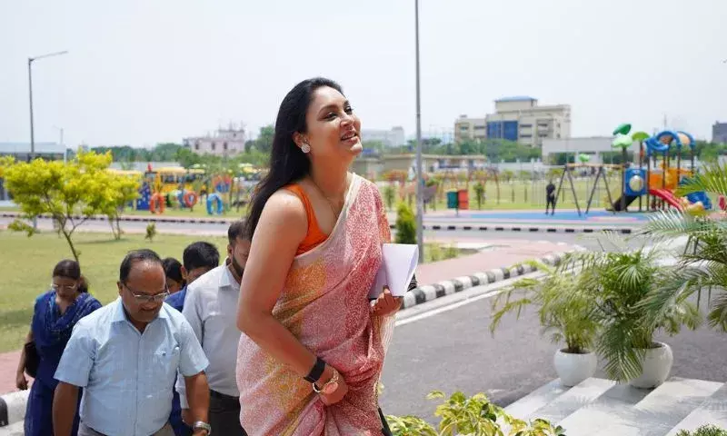 CM सरमा की पत्नी रिनिकी शर्मा ने लुरिनज्योति गोगोई पर किया मानहानि का केस