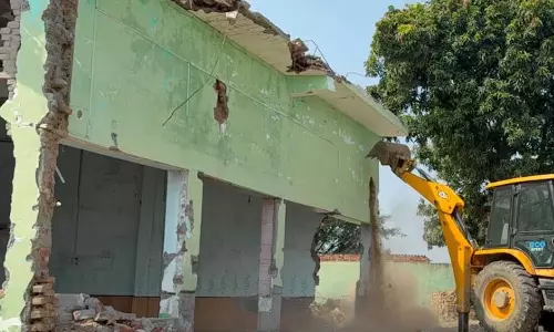 मस्जिद पर बुलडोजर एक्शन, सरकारी जमीन में होने का दावा