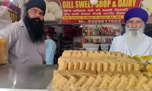 Pure Khoya Barfi ने अमृतसर के इस गांव को मानचित्र पर ला दिया Pure Khoya Barfi ने अमृतसर के इस गांव को मानचित्र पर ला दिया