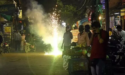SC ने दिल्ली-NCR इलाकों में दिवाली के त्योहार के लिए ग्रीन पटाखों की बिक्री और सीमित इस्तेमाल की इजाज़त दी