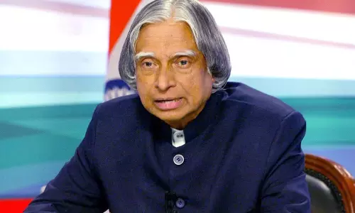 Telugu राज्यों के राज्यपालों और मुख्यमंत्रियों ने अब्दुल कलाम को श्रद्धांजलि दी Telugu राज्यों के राज्यपालों और मुख्यमंत्रियों ने अब्दुल कलाम को श्रद्धांजलि दी