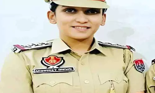 मोगा में पूर्व SHO ने एक साल तक फरार रहने के बाद ड्रग तस्करी और भ्रष्टाचार के मामले में आत्मसमर्पण किया मोगा में पूर्व SHO ने एक साल तक फरार रहने के बाद ड्रग तस्करी और भ्रष्टाचार के मामले में आत्मसमर्पण किया