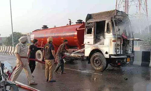 Phagwara के पास एसिड से भरे टैंकर में आग लगने से ड्राइवर की सतर्कता से बड़ा हादसा टल गया