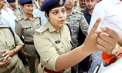 Gwalior: धार्मिक आयोजन सुंदरकांड में सीएसपी पर विवादास्पद आरोप Gwalior: धार्मिक आयोजन सुंदरकांड में सीएसपी पर विवादास्पद आरोप
