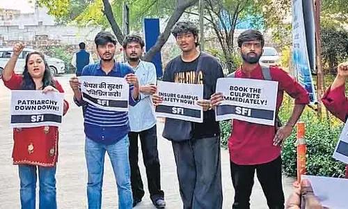 साउथ एशियन यूनिवर्सिटी यौन उत्पीड़न मामले में सामूहिक बलात्कार की FIR दर्ज साउथ एशियन यूनिवर्सिटी यौन उत्पीड़न मामले में सामूहिक बलात्कार की FIR दर्ज