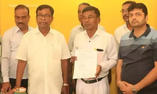घासीराम माझी ने नुआपाड़ा उपचुनाव के लिए कांग्रेस उम्मीदवार के तौर पर नामांकन दाखिल किया