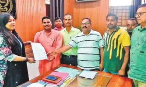 Bareilly: गोशालाओं की शिकायत, पैसे की अवैध मांग पर डीएम से गुहार