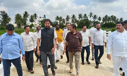 होसकोटे: MLA शरत बच्चेगौड़ा ने पुल का निरीक्षण किया