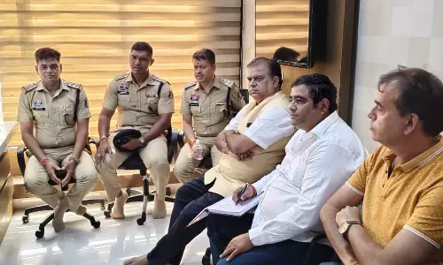 सिविल लाइन पुलिस और ट्रैफिक पुलिस की बड़ी बैठक हुई कटोरा तालाब व्यापारी संघ के साथ सिविल लाइन पुलिस और ट्रैफिक पुलिस की बड़ी बैठक हुई कटोरा तालाब व्यापारी संघ के साथ