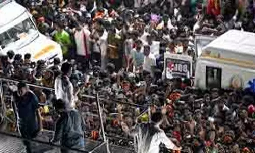 करूर भगदड़: एसआईटी ने करूर अदालत में दस्तावेज जमा किये करूर भगदड़: एसआईटी ने करूर अदालत में दस्तावेज जमा किये