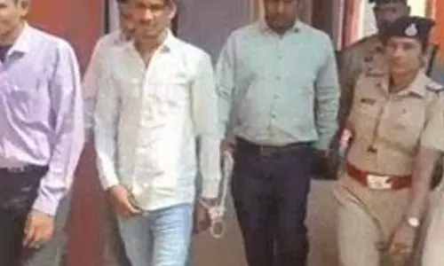 Nuh: अमेजॉन चोरी केस में बड़ी कार्रवाई, आरोपी महाराष्ट्र पुलिस के हवाले Nuh: अमेजॉन चोरी केस में बड़ी कार्रवाई, आरोपी महाराष्ट्र पुलिस के हवाले