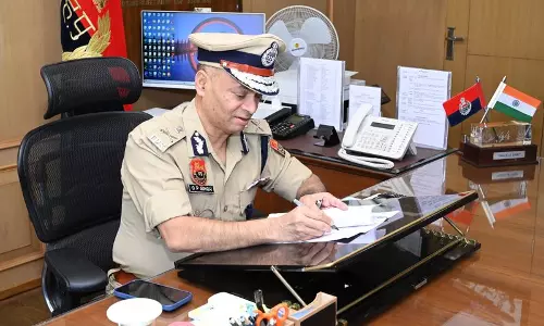 आईपीएस अधिकारी की आत्महत्या पर उठे विवाद के बाद DGP कपूर को छुट्टी पर भेजा गया